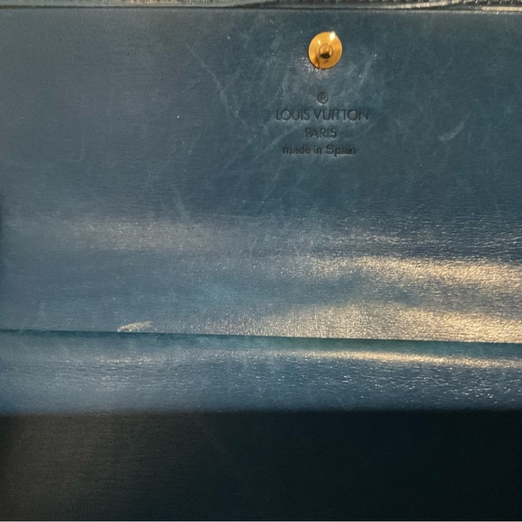 Louis Vuitton Epi International Wallet - Picture 6 of 8
